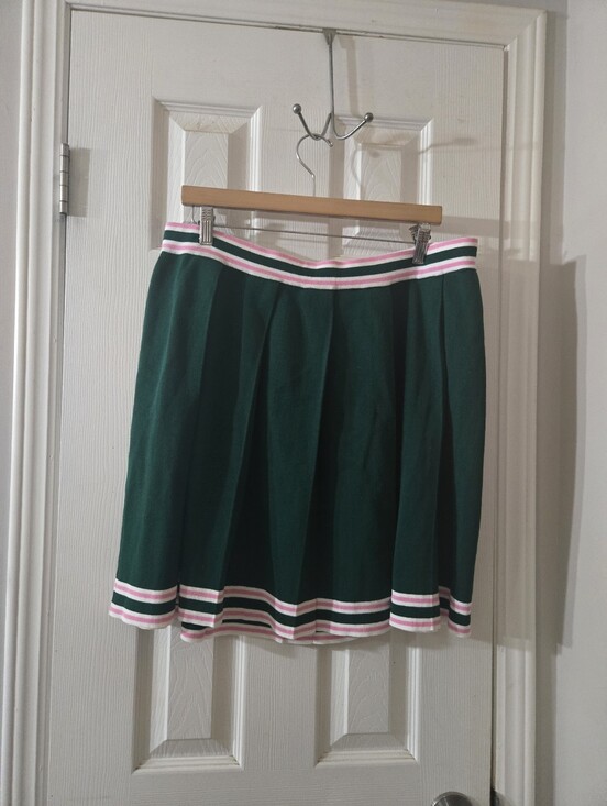 Daisy Dresses & Skirts - 3x Daisy green pleated skirt with stretch
